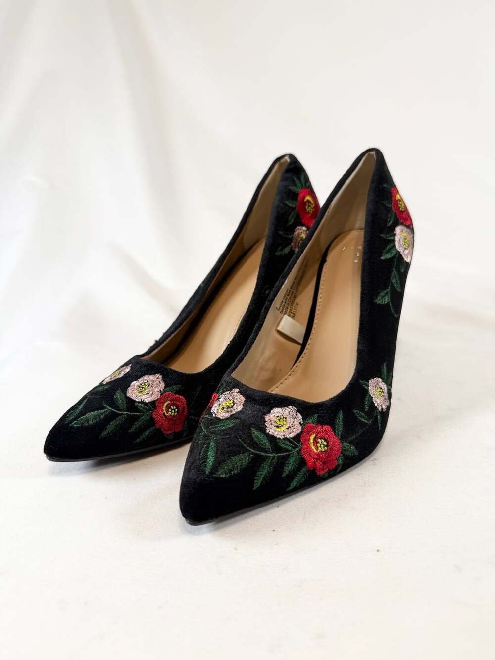 A New Day Velvet Floral Embroidered Pumps Size 6 Black Cottage Glam Whimsigoth C
